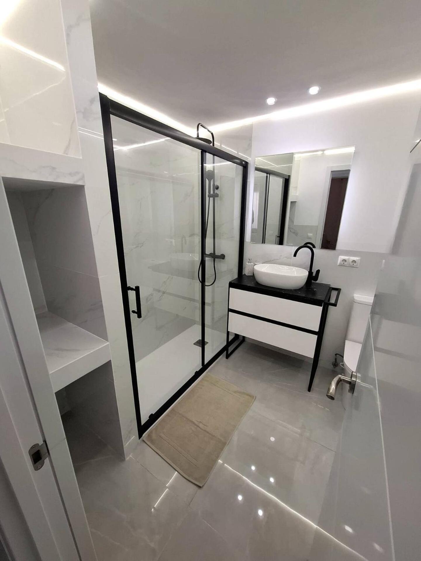 Happy Travel Renovated Duplex Apartemen *
