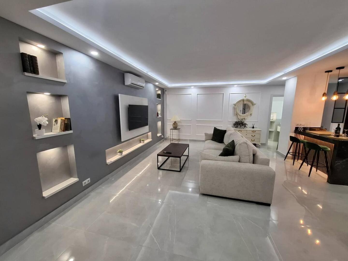 Happy Travel Renovated Duplex Apartemen
