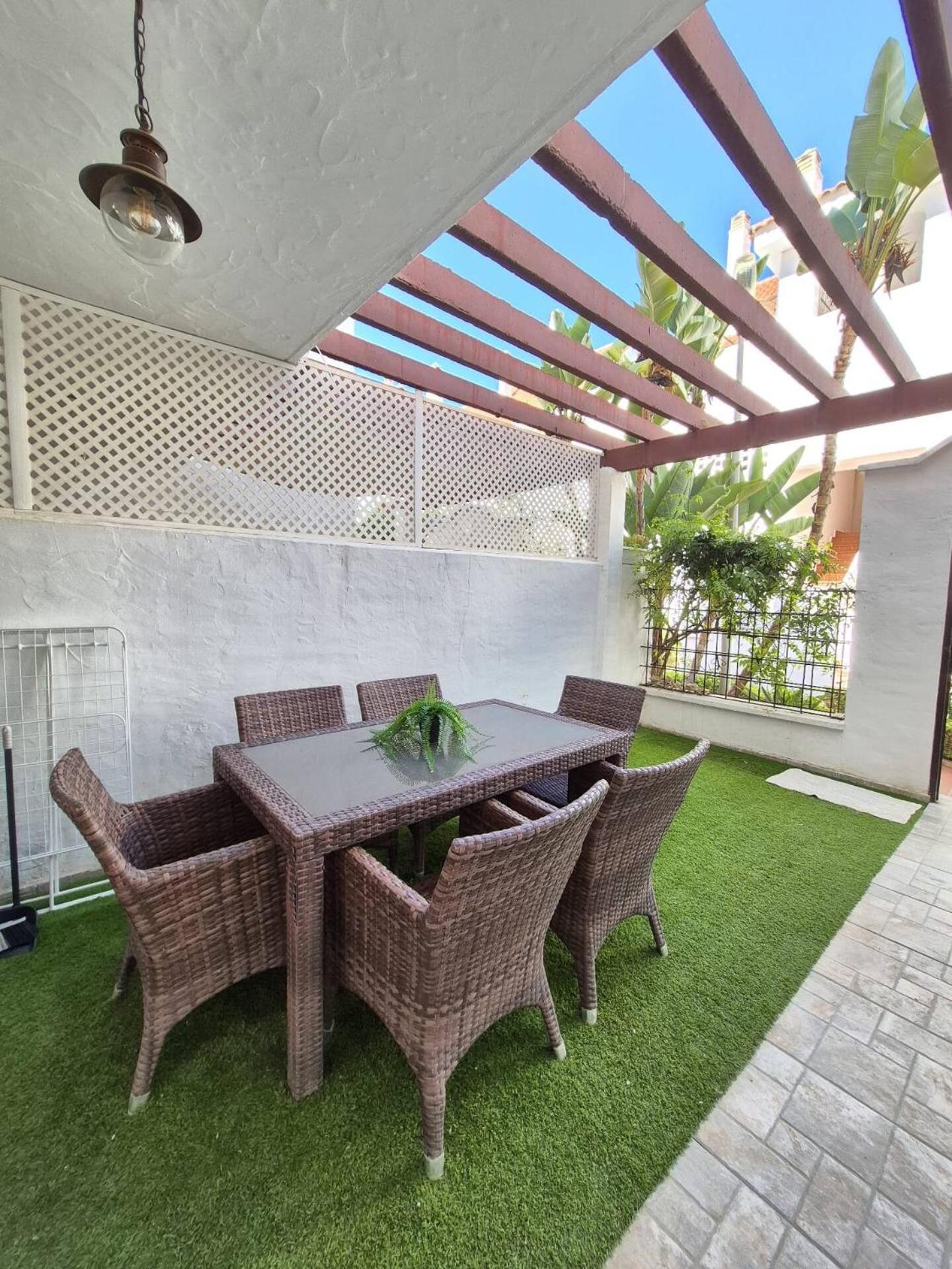 Happy Travel Renovated Duplex Apartemen Marbella