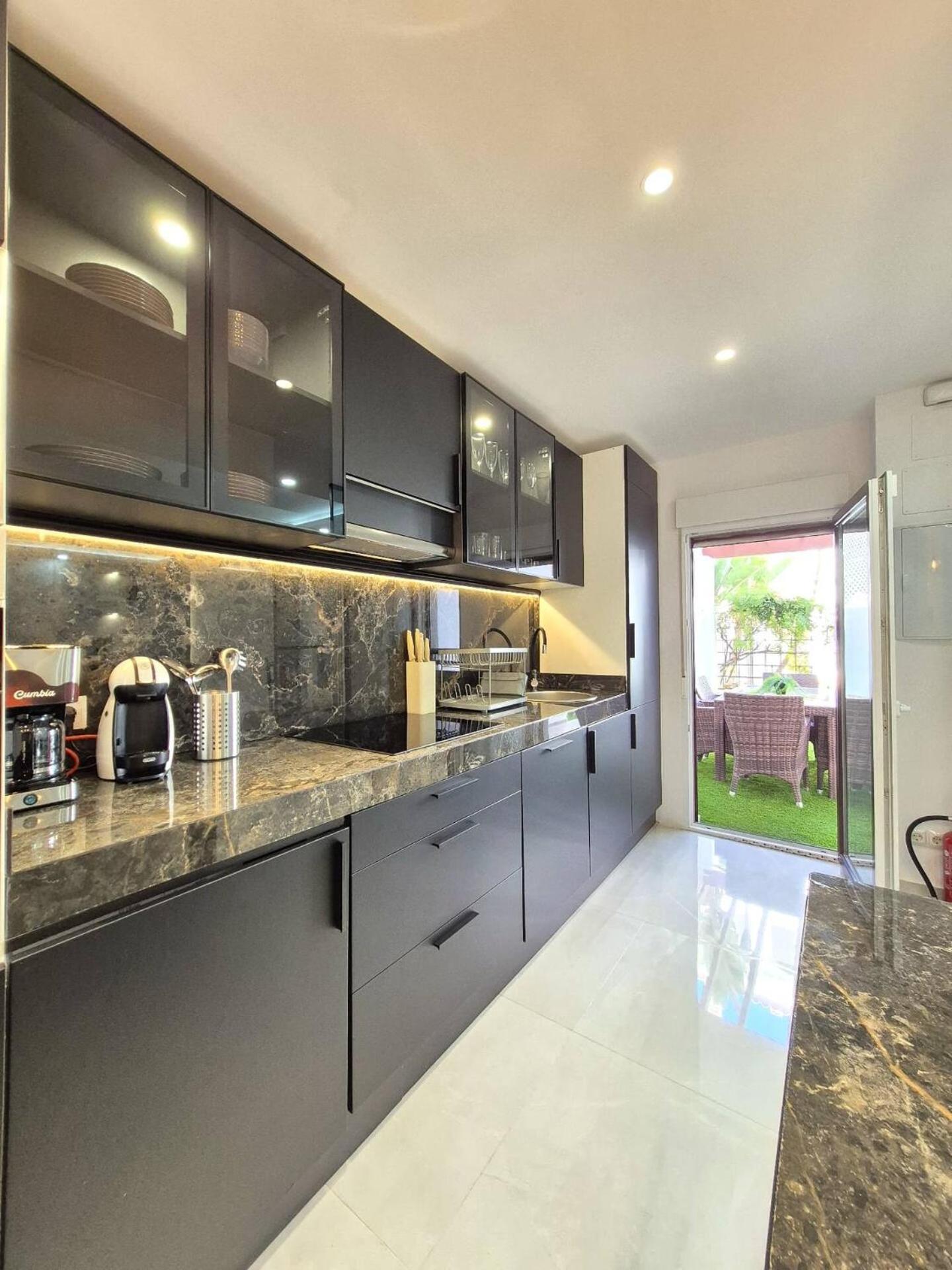 Apartemen Happy Travel Renovated Duplex Marbella